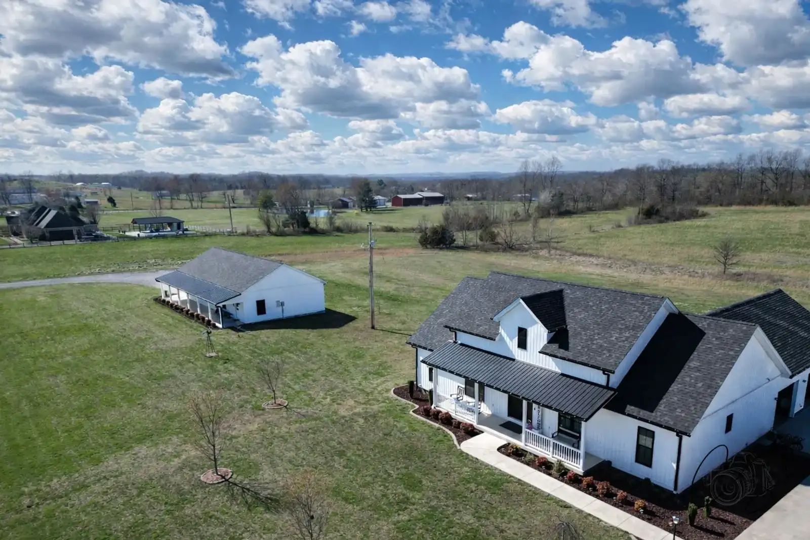 Modern Farmhouse — Image 2